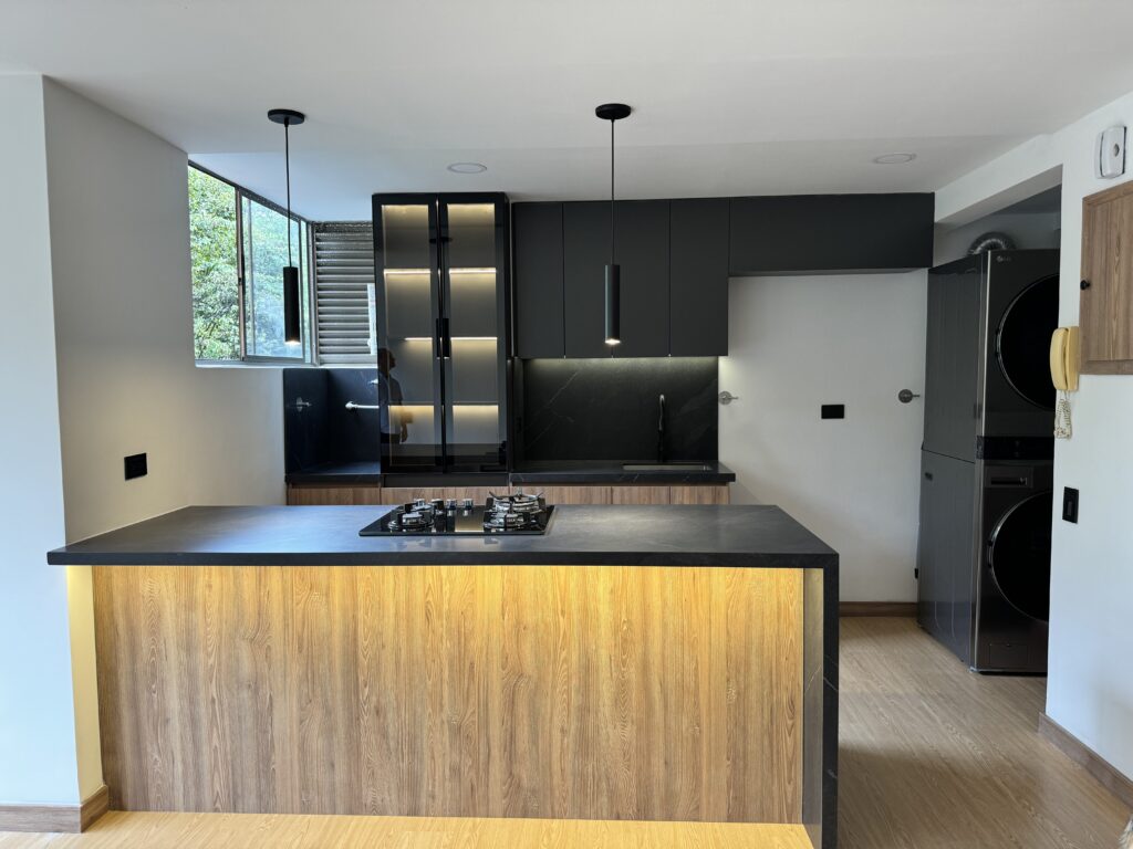 Empresa de arquitectura y construcción en Medellín. Mobiliario arquitectónico personalizado para cocinas