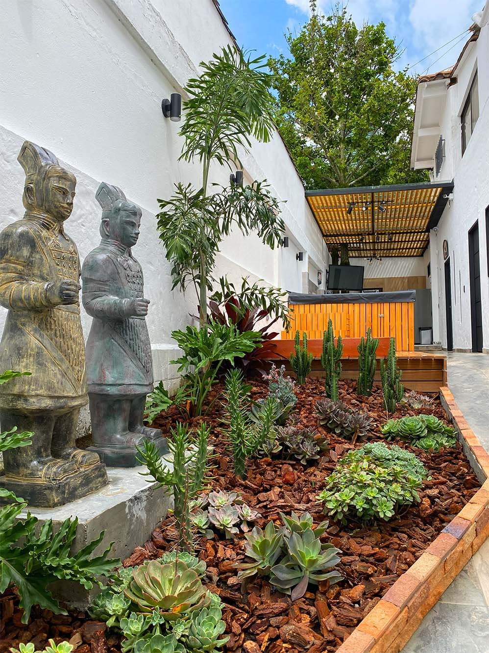 Transformamos viviendas, oficinas y locales comerciales con reformas integrales de alta calidad. Diseño, remodelación y acabados profesionales en Medellín. Solicita tu cotización.